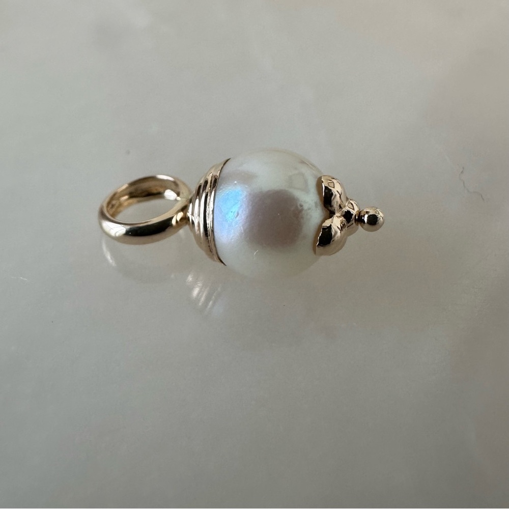 14k Solid Gold Pearl Pendant Charm - Picture 9 of 10